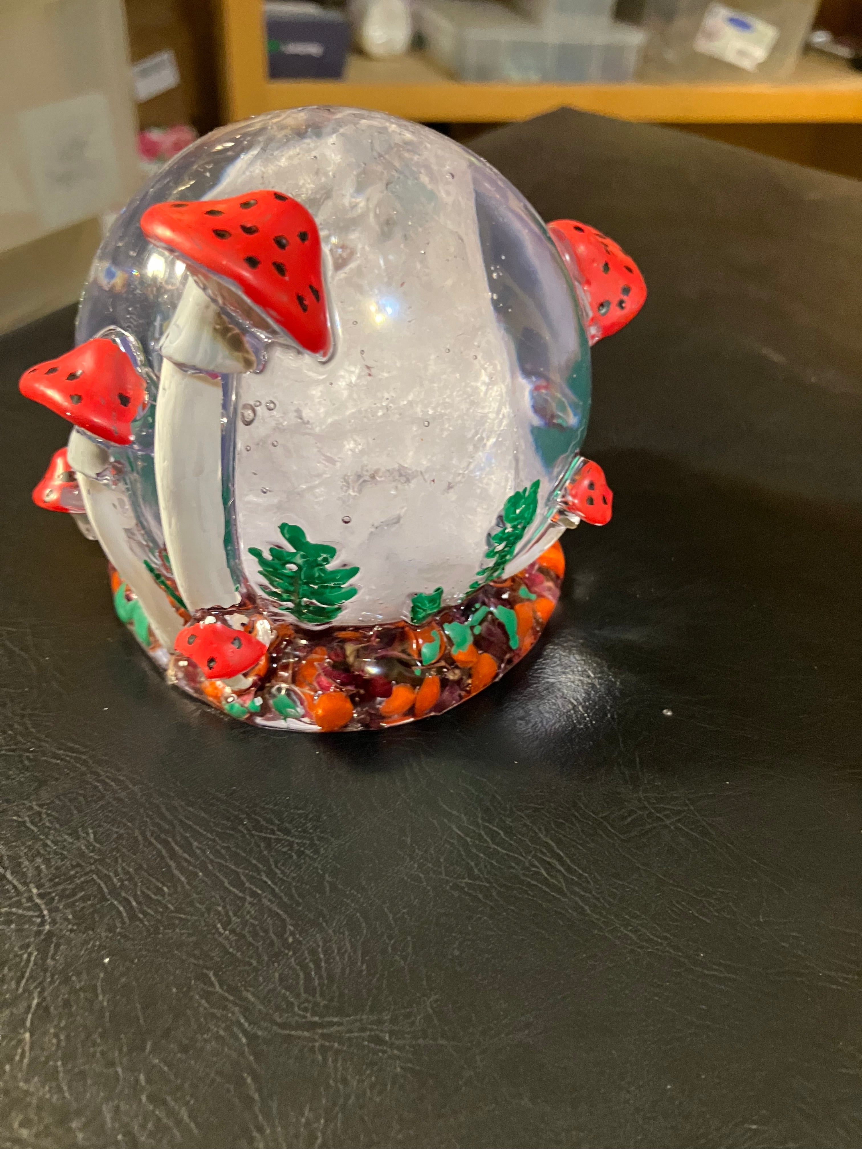 Crystal mushroom globe