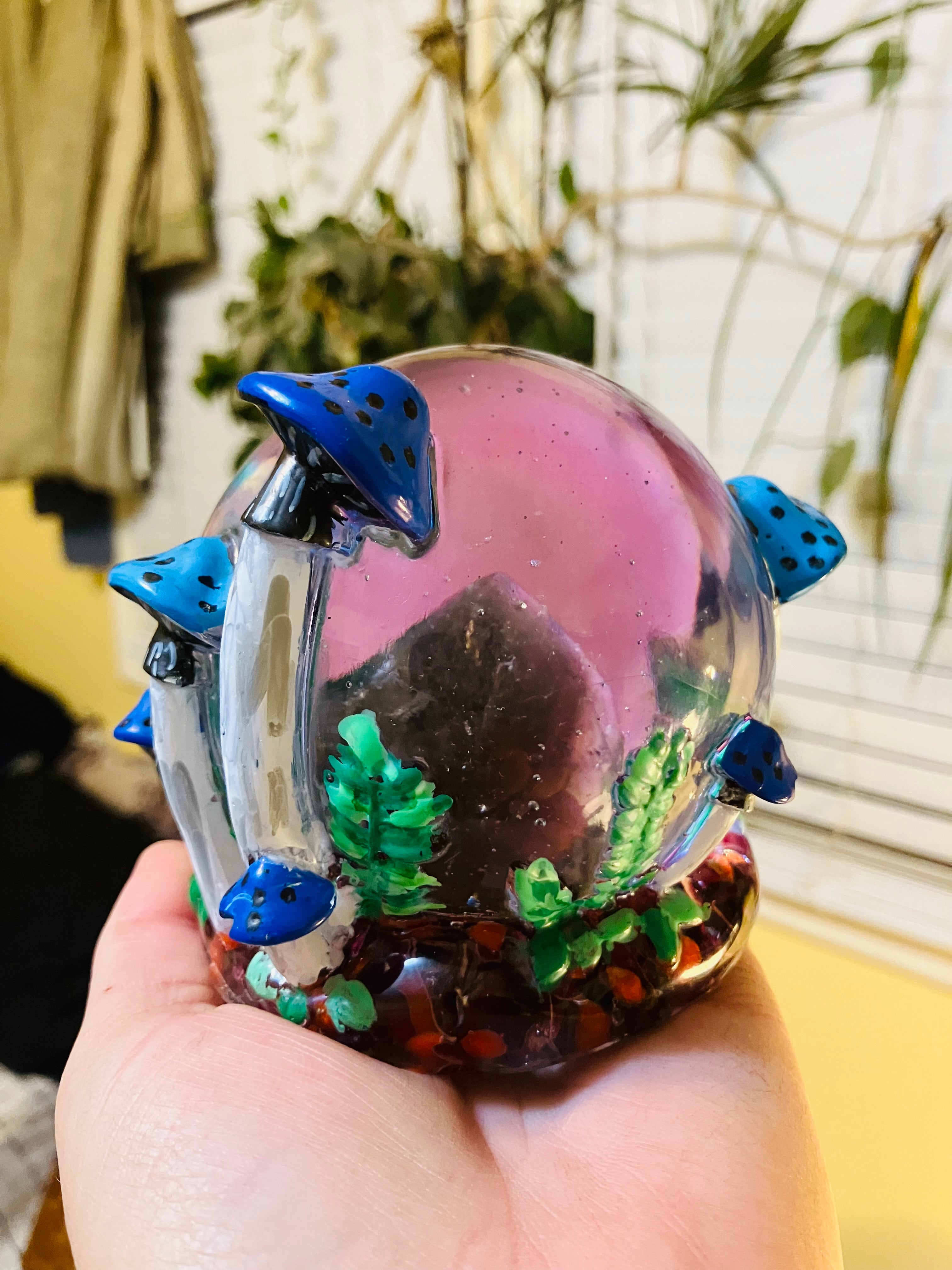 Crystal mushroom globe