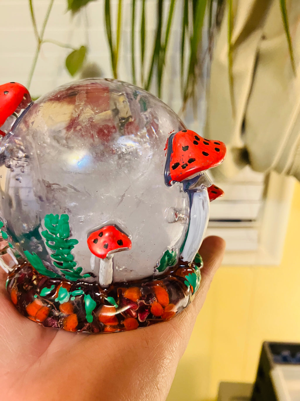 Crystal mushroom globe