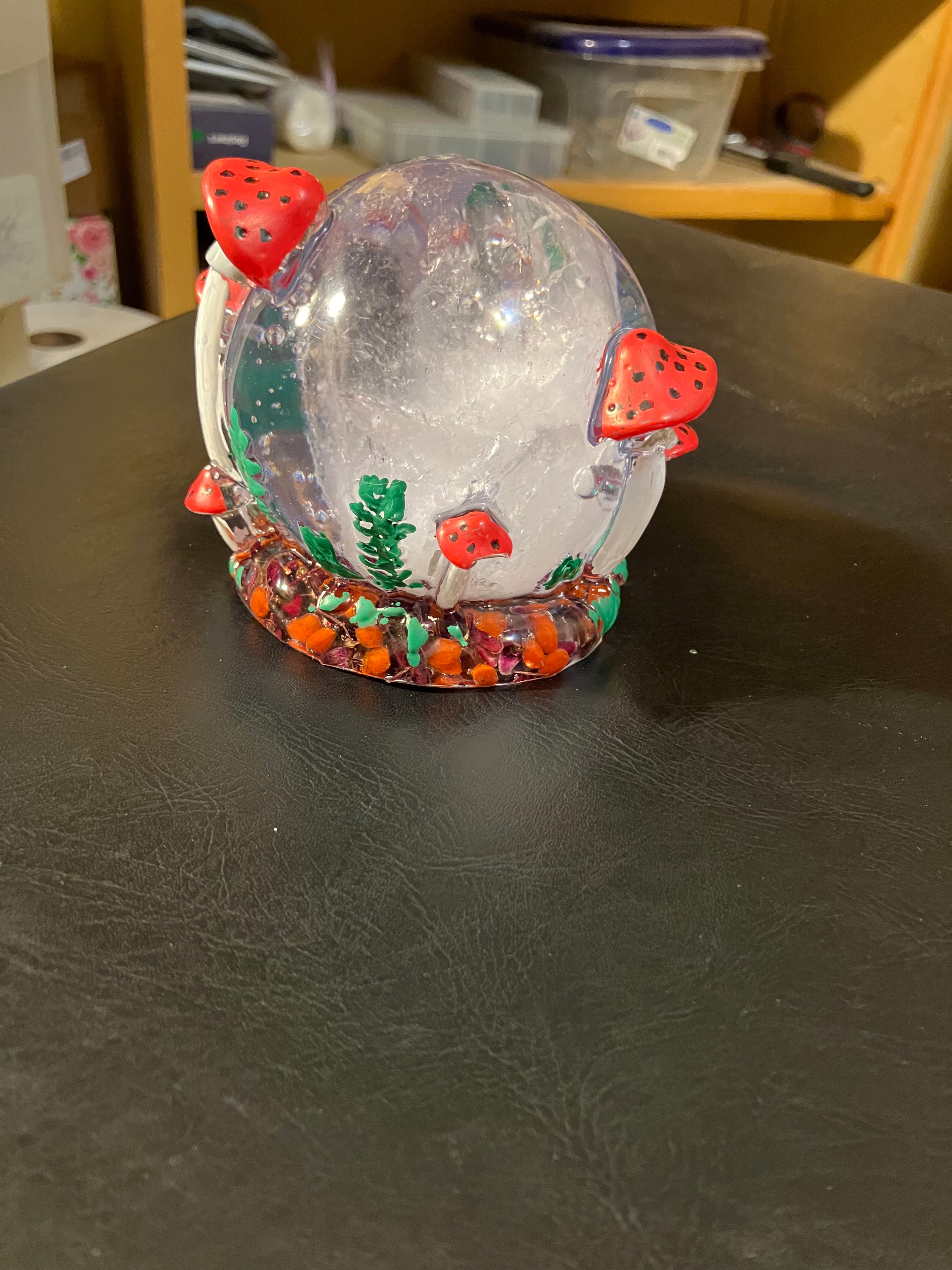 Crystal mushroom globe